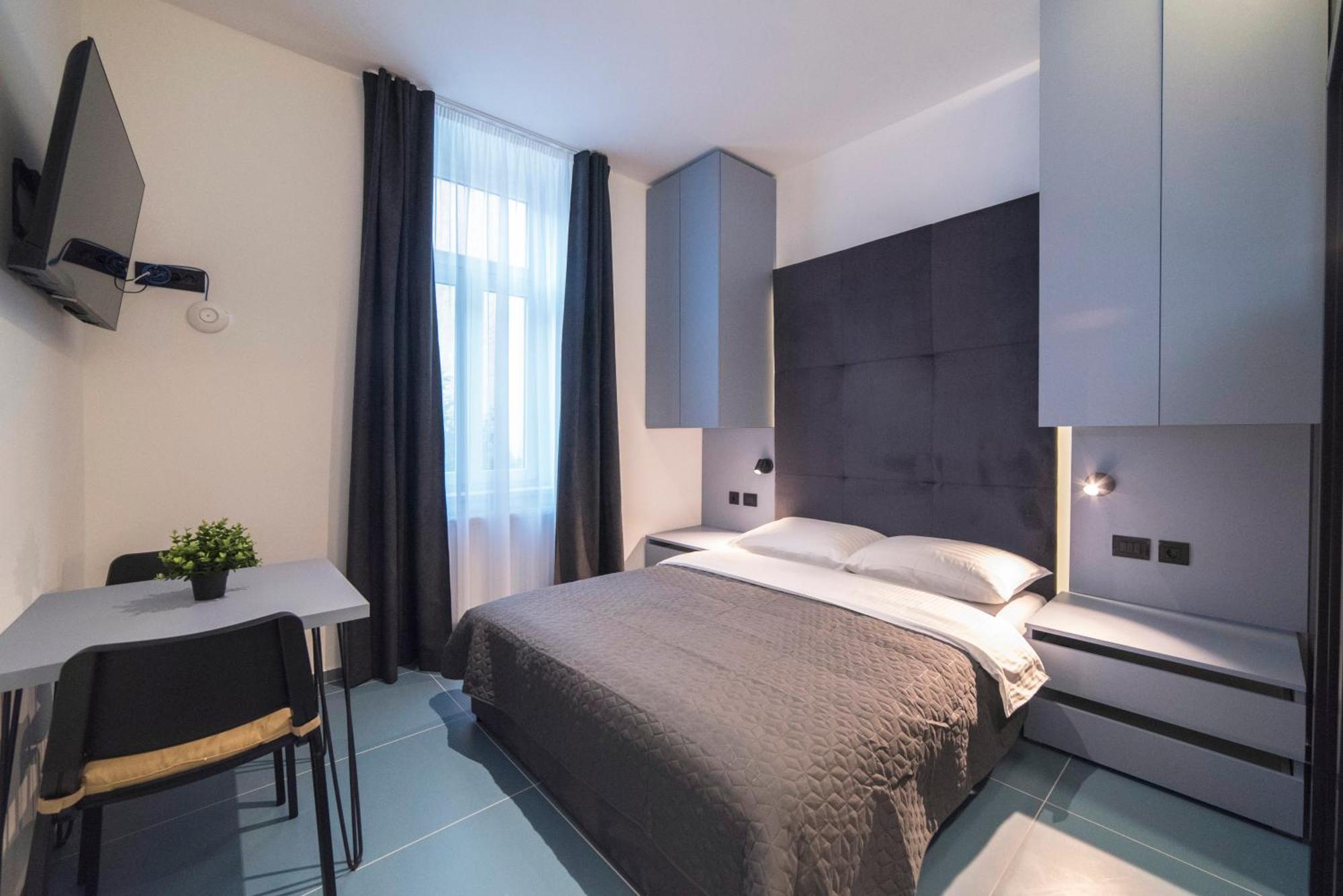 Bella Mia, 1st Floor